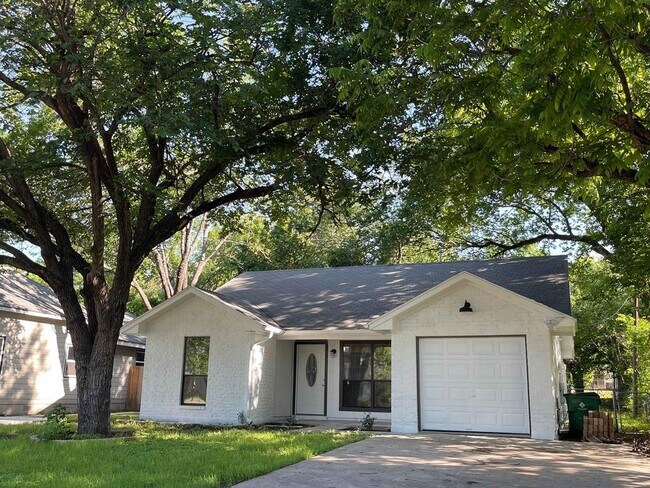 Building Photo - 1114 W 3rd St