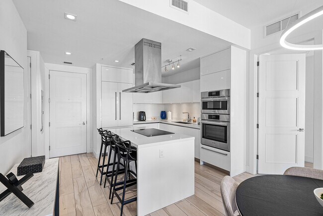 Building Photo - 155 E Boca Raton Rd