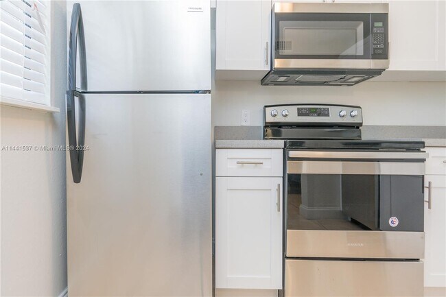 Foto del edificio - 5060 SW 64th Ave