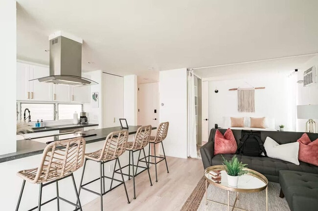 Building Photo - 1773 Torrance St