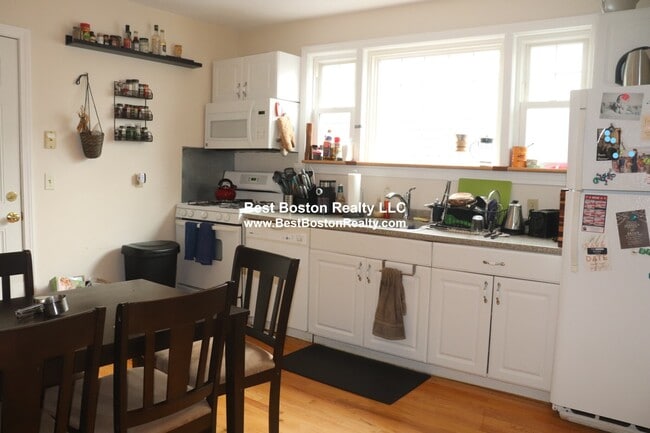 Building Photo - 23 Tufts St