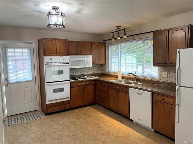 Building Photo - 412 Claymont Dr
