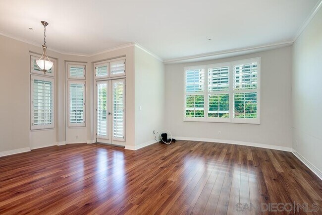 Building Photo - 655 India St