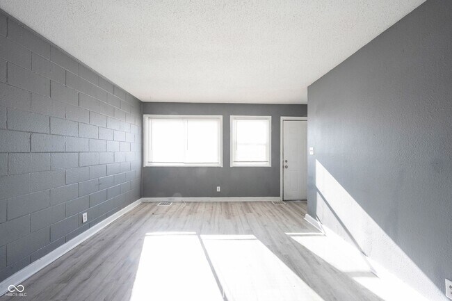 Foto del edificio - 6066 E 16th St