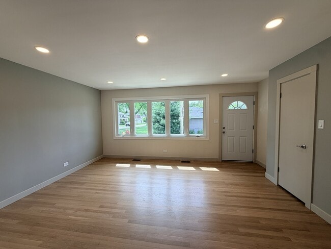 Building Photo - 624 Prairie Ave