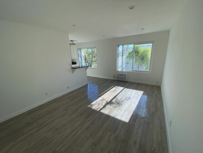 Foto del edificio - 5307 Sepulveda Blvd