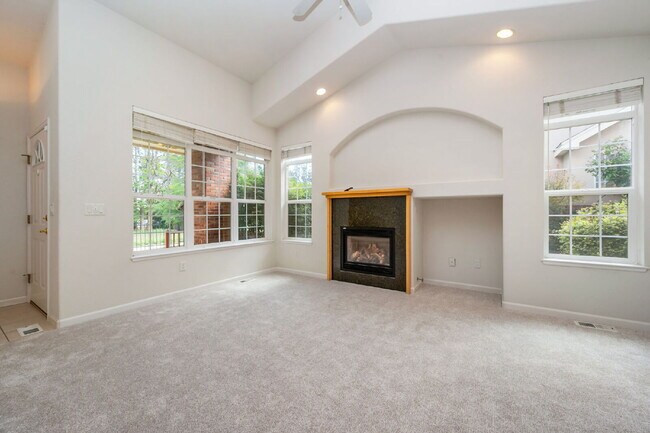 Foto del edificio - Desirable 55+ Hover Woods Community!