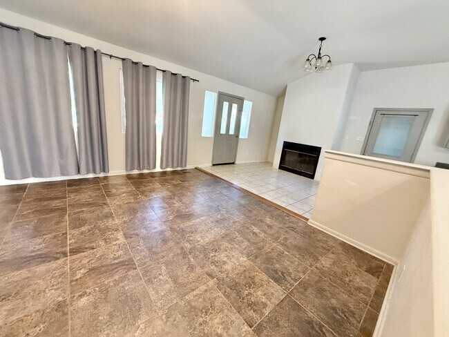 Foto del edificio - 207 Brantley Cir