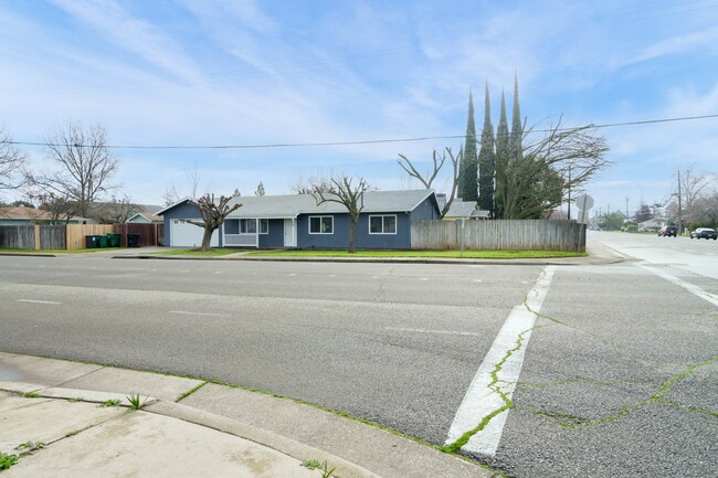 Building Photo - 469 E St