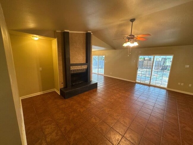 Building Photo - 3730 Twin Oak Ct