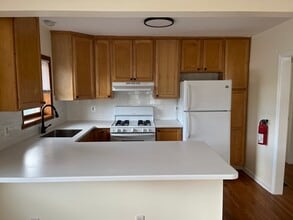 Building Photo - 407 5th Ave