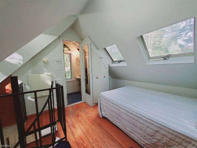 Foto del edificio - 1 br, 1 bath Condo - 300 Mayapple Rd Unit 2