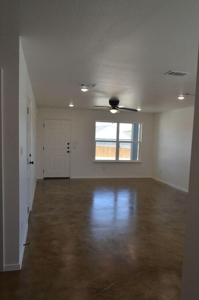 Building Photo - 977 Cline Dr