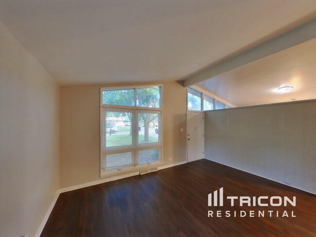 Foto del edificio - 30477 N Oak Grove Ave