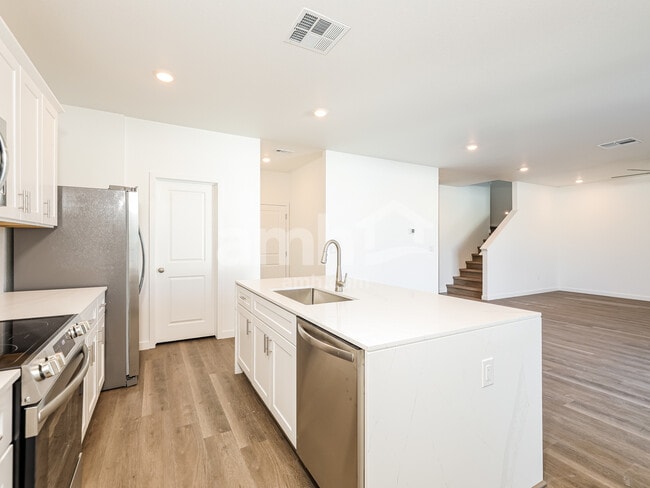 Foto del edificio - 2364 Devin Ave