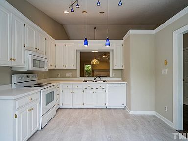 Building Photo - 128 Chimney Rise Dr