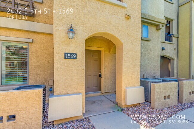 Foto del edificio - 2402 E 5th St