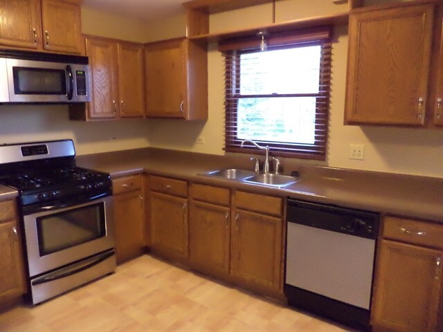 Foto del edificio - 4202 Heather Court
