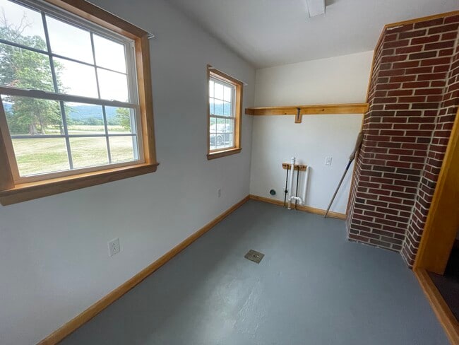Building Photo - 11570 Punch Bowl Rd