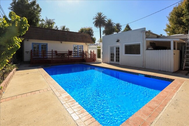 Pool and Guest House - 2350 Malcolm Ave