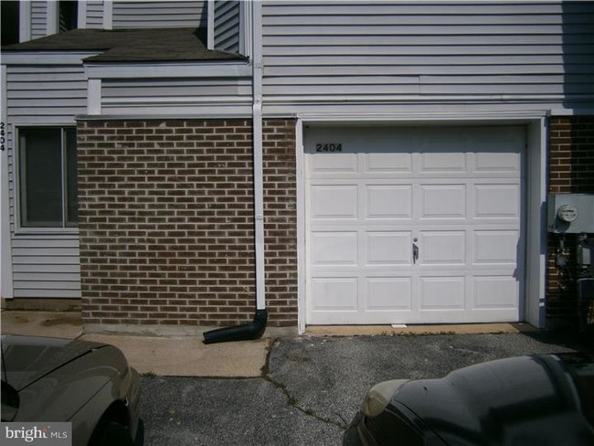 Building Photo - 2404 Creekside Dr