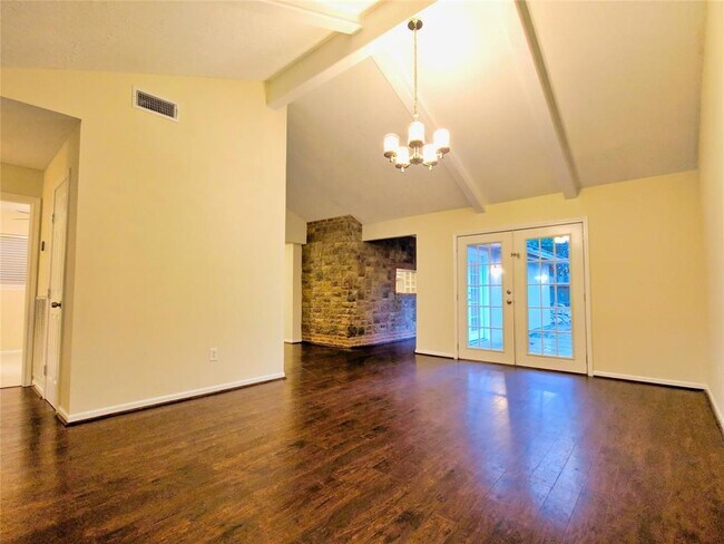 Foto del edificio - 2707 Lazy Spring Dr
