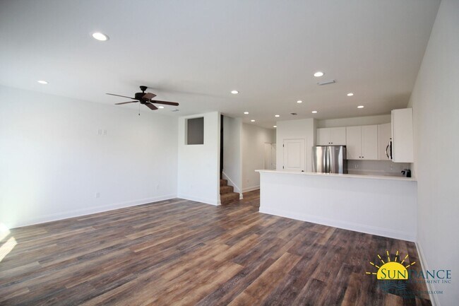 Foto del edificio - Gorgeous Townhome, near Ferry Park in Fort...