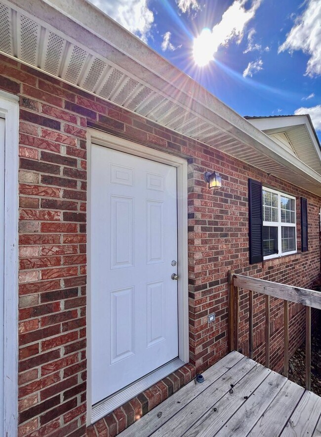 Foto del edificio - Adorable 1 bed / 1.5 bath with Garage