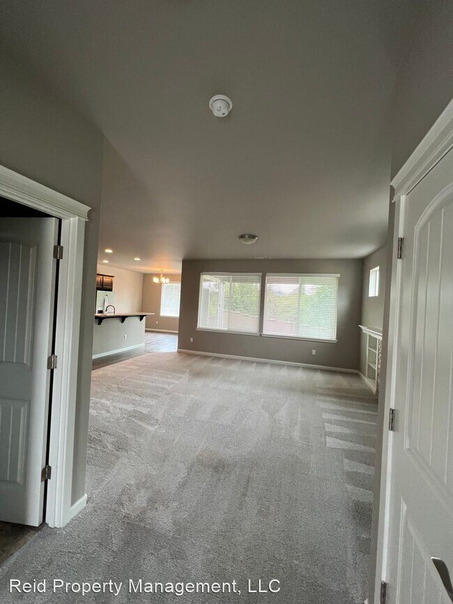 Building Photo - 4 br, 3 bath House - 2150 SW Nautical St