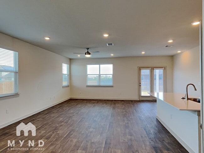 Building Photo - 3029 Egan Dr