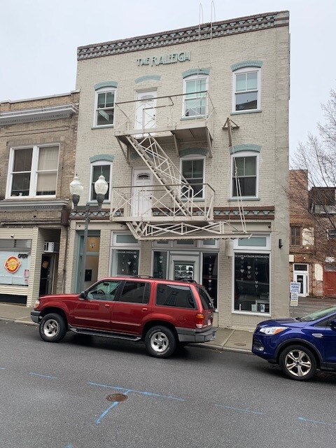 Front of building on Kirch - 123 Kirk Ave SW