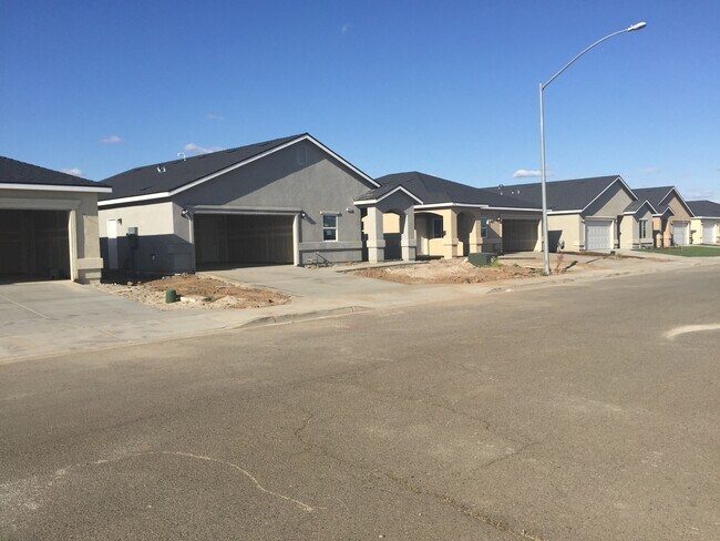 Foto del edificio - 3 Bedroom Brand New Madera Home for Rent