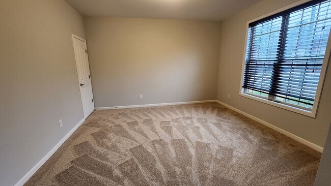 Foto del edificio - 4 Bedroom - Near Ft Moore