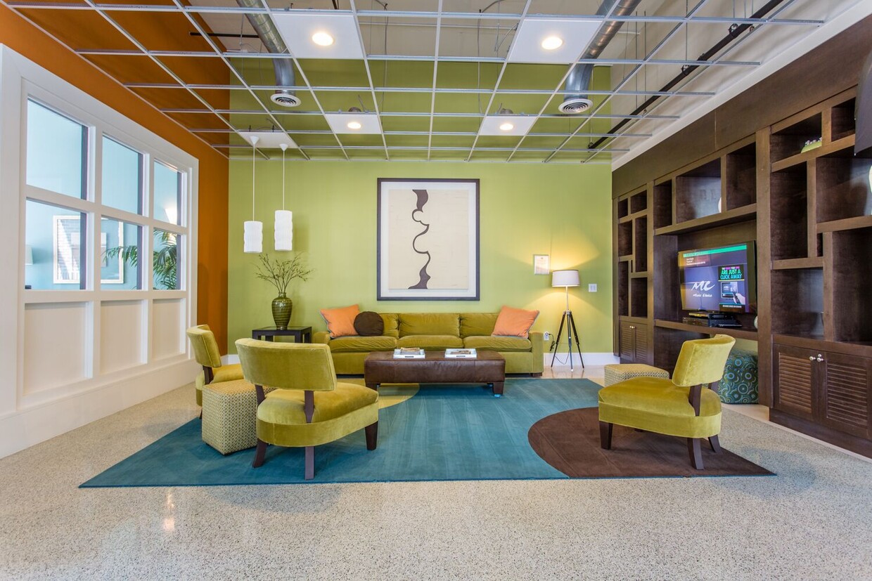 Lobby - 175 2nd St S