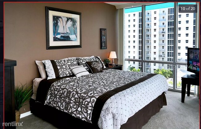 Building Photo - 1 br, 1 bath  - 3300 W 7th St Apt 18