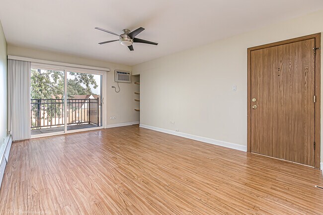 Building Photo - 10540 Ridgeland Ave