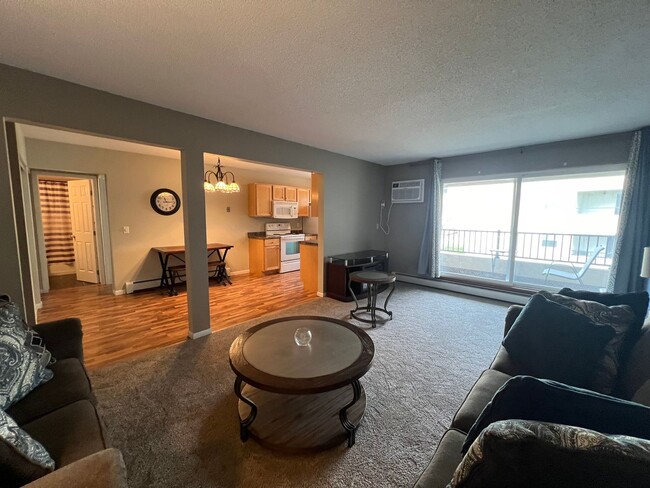 Building Photo - 1 bed, 1 bath close proximity to downtown!
