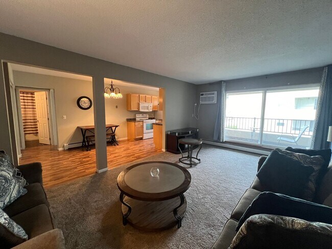 Foto del edificio - 1 bed, 1 bath close proximity to downtown!