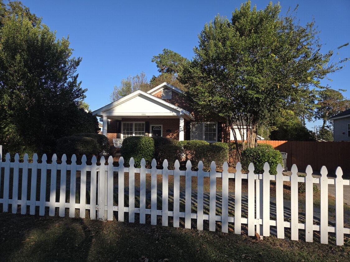 Foto principal - 1006 Holden St