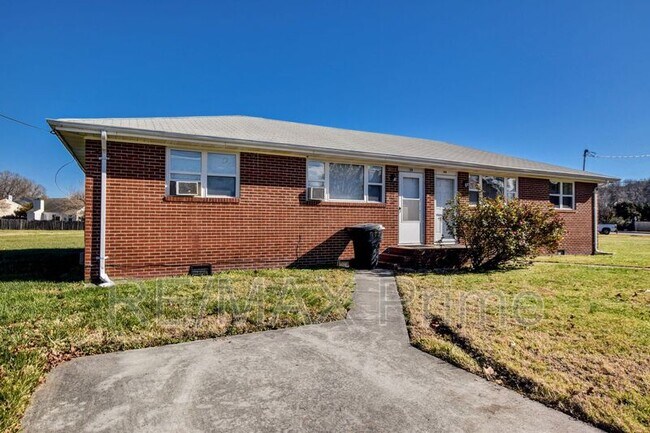 Foto del edificio - 936-938 Schumann Dr