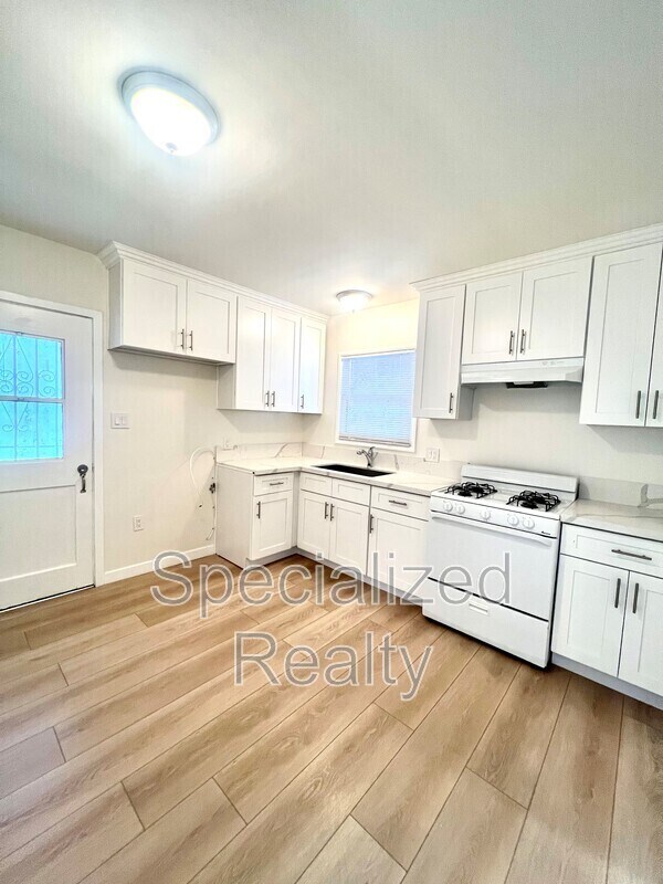 Building Photo - 500 Hill Dr