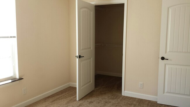 Foto del edificio - 124 Kenneth Dr