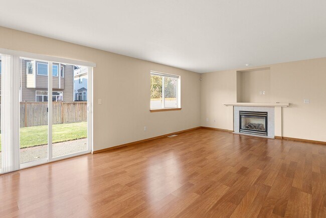 Building Photo - Beautiful 4 bedroom 2.5 bath in Maple Valley