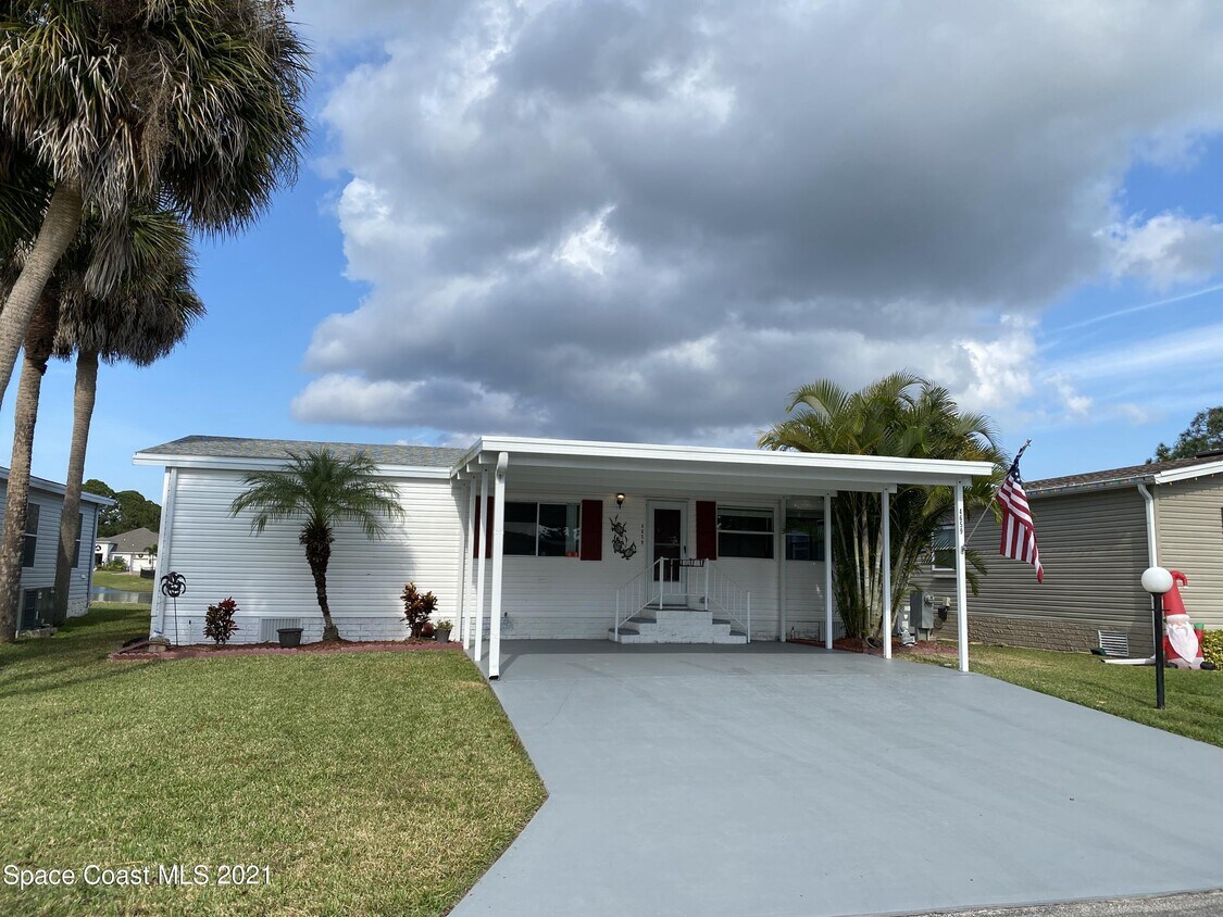 Foto principal - 4659 Goldfinch Ln