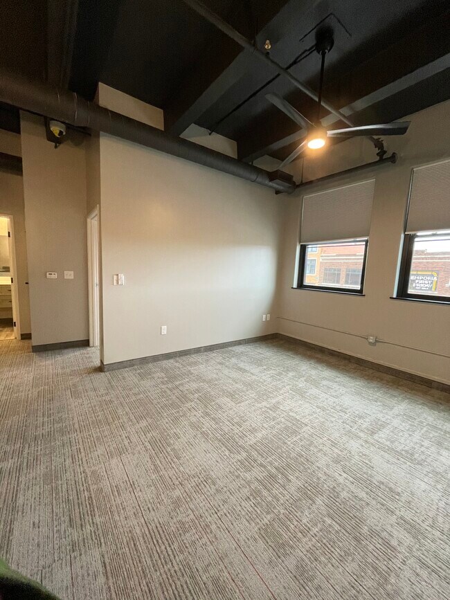 Foto del edificio - 712 Commercial St
