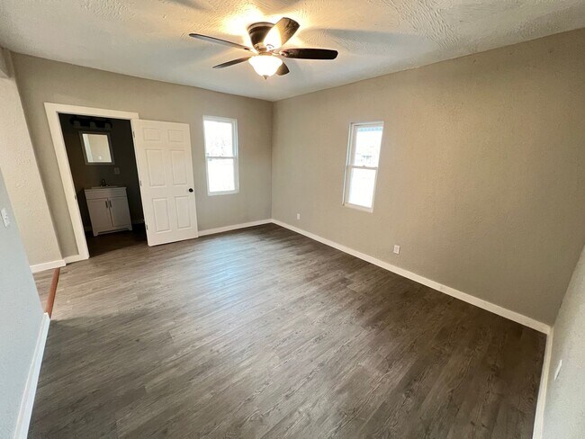 Building Photo - 3 Bed 2 Bath Springfield, Missouri