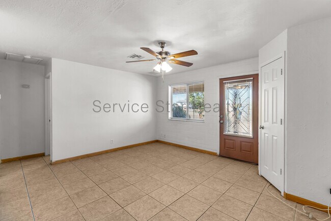 Foto del edificio - 1226 E Purdue Ave