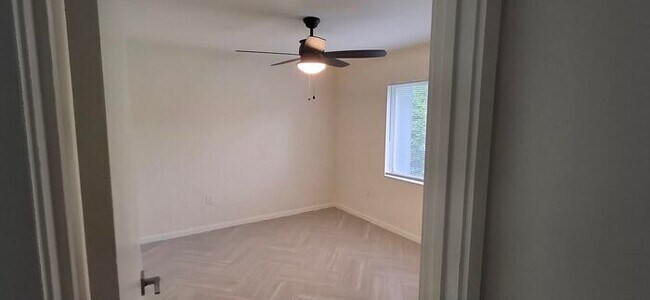 Foto del edificio - Exceptional Fully Remodeled 2-Bedroom, 2-Bath Duplex in University PlaceFenced Yard