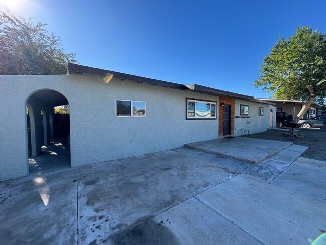 Foto del edificio - Spacious and Affordable Needles Ca home