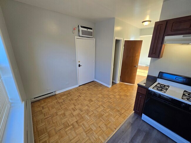 Foto del edificio - 4810 N Christiana Ave